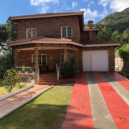 Chalet En El Corazon De La Sierra De Gredos, Pinar De La Atalaya-Tiemblo El Tiemblo Eksteriør billede