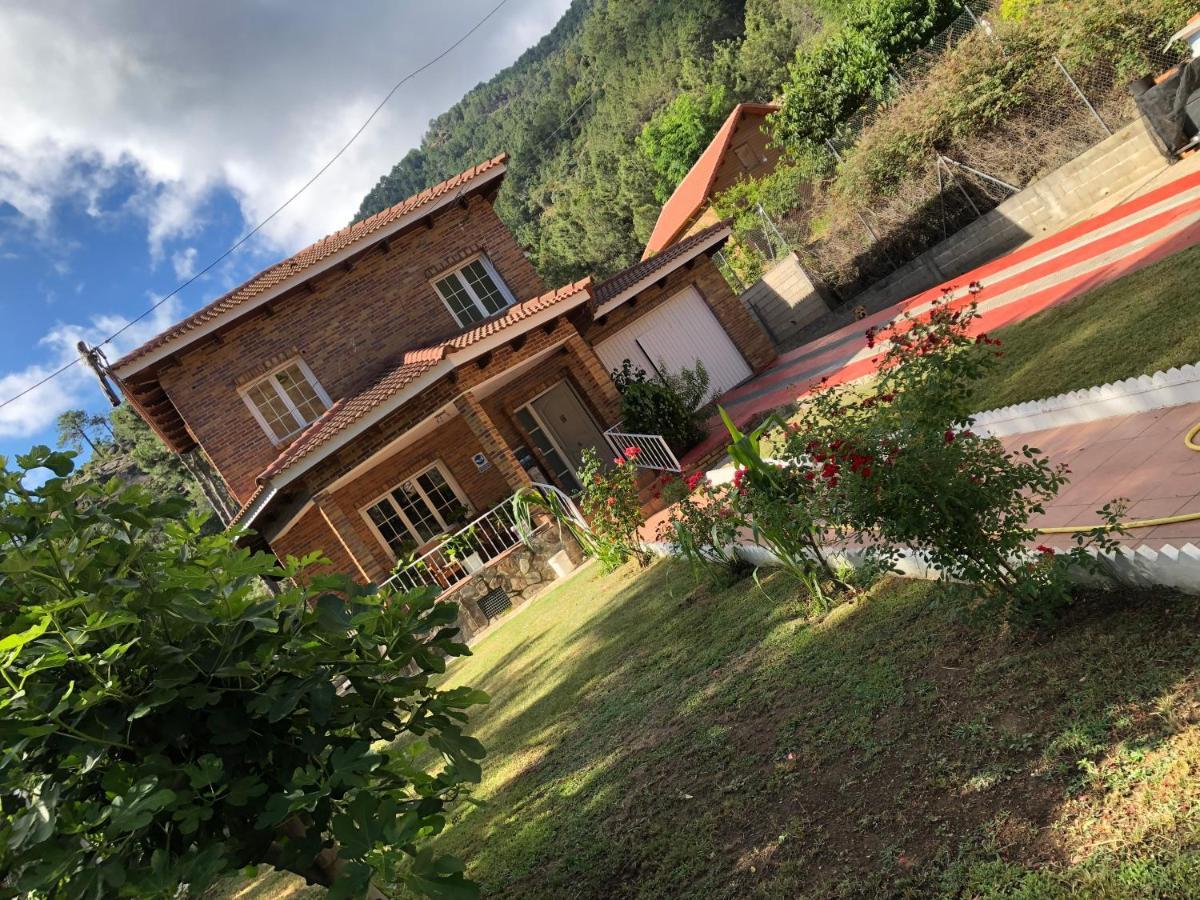 Chalet En El Corazon De La Sierra De Gredos, Pinar De La Atalaya-Tiemblo El Tiemblo Eksteriør billede
