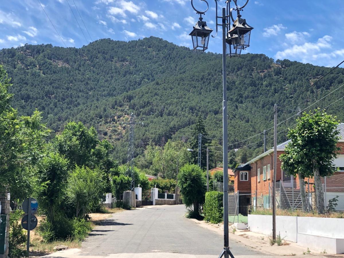 Chalet En El Corazon De La Sierra De Gredos, Pinar De La Atalaya-Tiemblo El Tiemblo Eksteriør billede